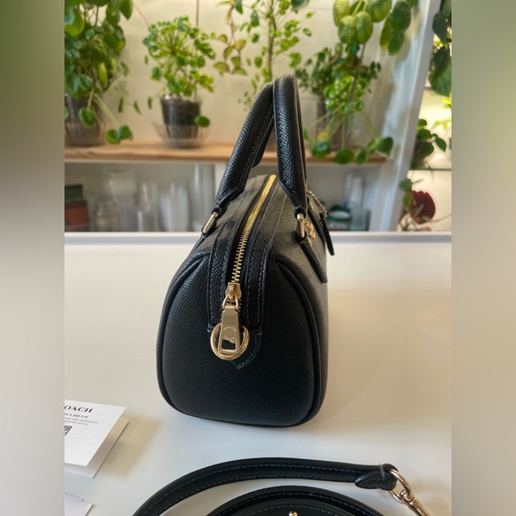 Coach mini Rowan 
New
Black with gold hardware - Picture 7 of 16